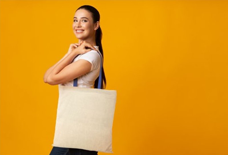 Shopper in cotone 100 g/mÃÂ² con manici colorati Nevada da 7L, manici color navy su Carrellopromozionale.it
