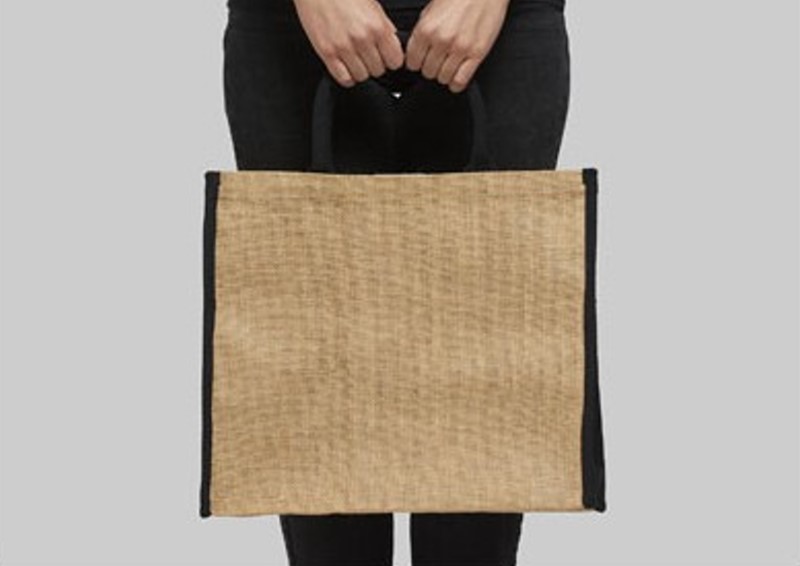 Shopper in juta grande da 25 litri con manici e bordi color navy su Carrellopromozionale.it
